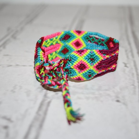 🌈 Beautiful Neon Friendship Bracelet 🌈 - Picture 2 of 4